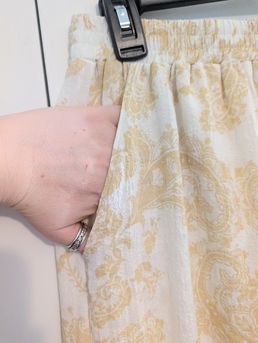 Amaryllis Cream and White Paisley Gauze Sheer Lined Pants Beach Vacation - Picture 3 of 5